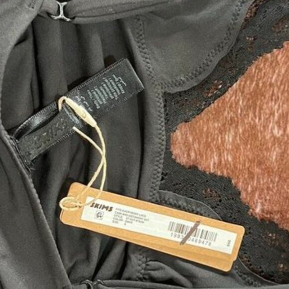 Skims Fits Everybody Lace Triangle Camisole Top Black - Picture 12 of 12